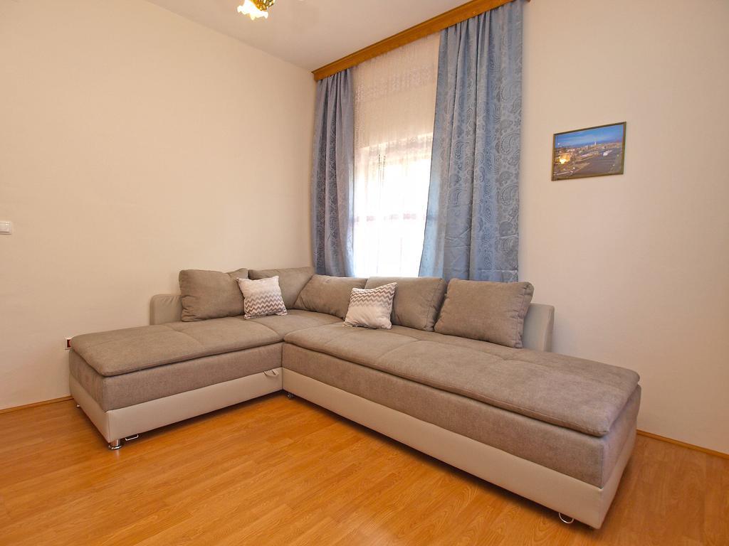 Apartments Joko 1160 Pula Exterior photo